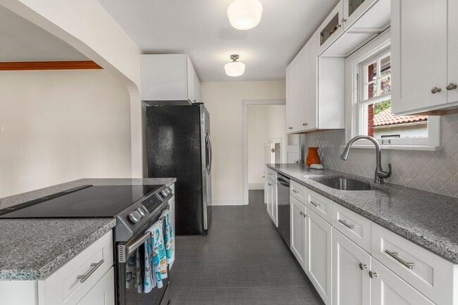 Building Photo - Coming Soon - 3 Bed 2 Bath South Hill Spok...