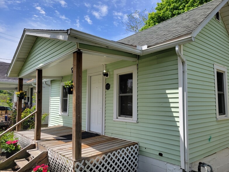 Primary Photo - 307 Della Ave