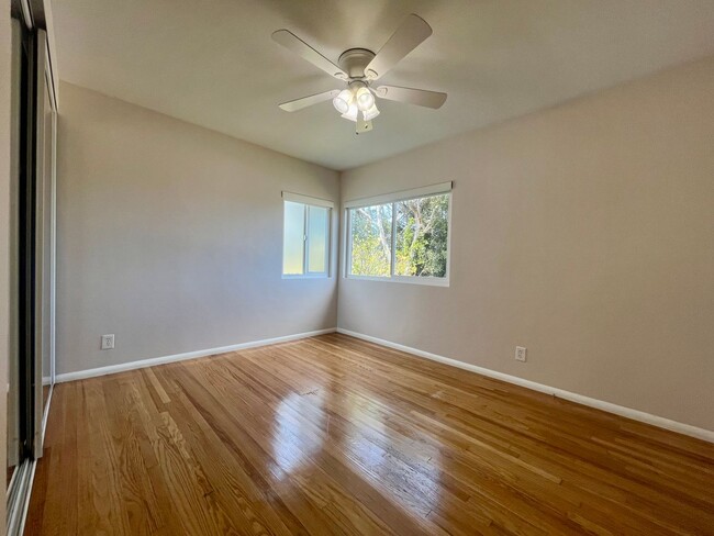 Building Photo - VISTA DEL ORO  3 BEDROOM HOUSE