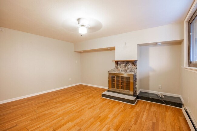 Building Photo - Comfort Meets Style: 3-Bedroom Home with Spacious Backyard in Pittsburgh