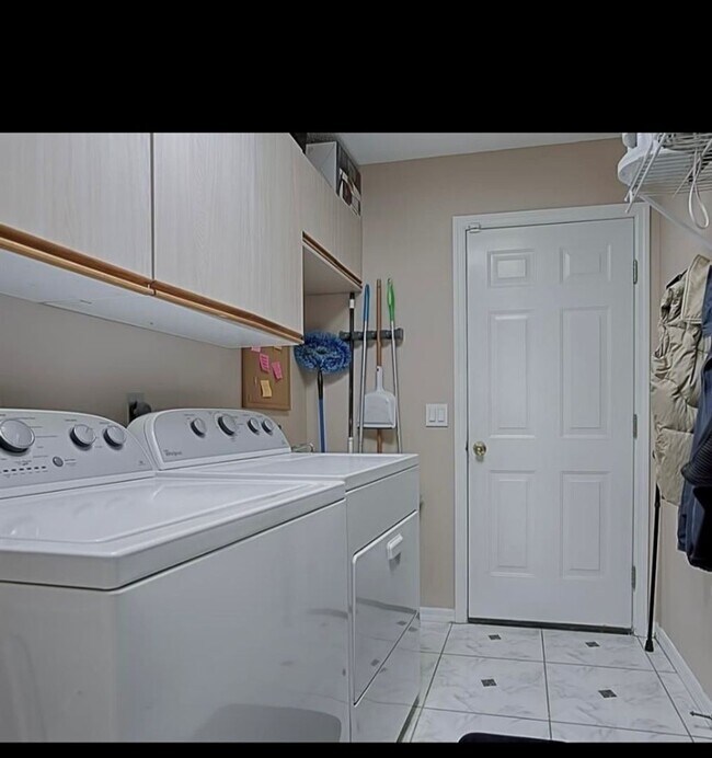 Building Photo - Spectacular Fully Furnished SEASONAL Home with Golf Course views and pool*