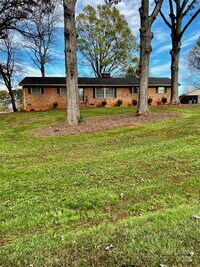 Building Photo - 1600 Plumcrest Dr