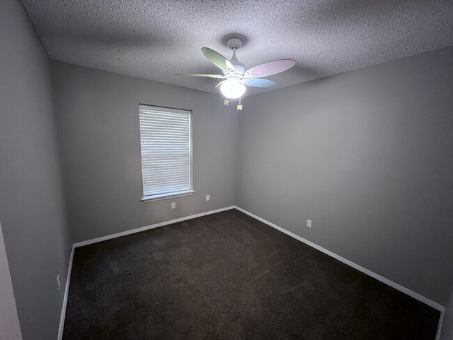 Building Photo - 188 Meadowick Dr