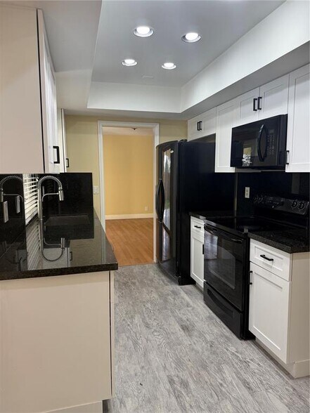 Building Photo - 5112 SW 87th Ave