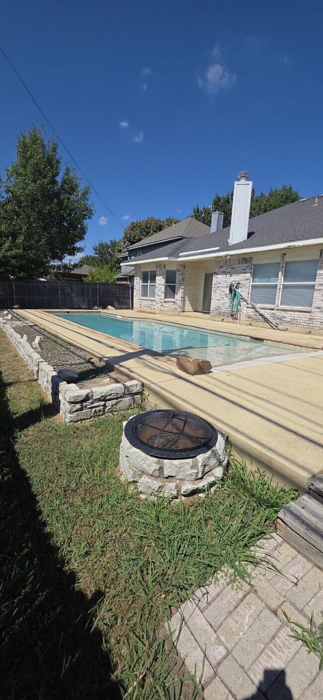 Building Photo - Beautifully Updated Arlington Home with Po...