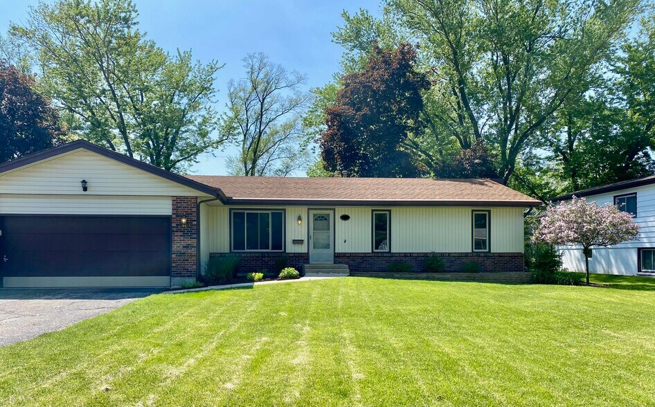 Primary Photo - 120 Bunn Dr