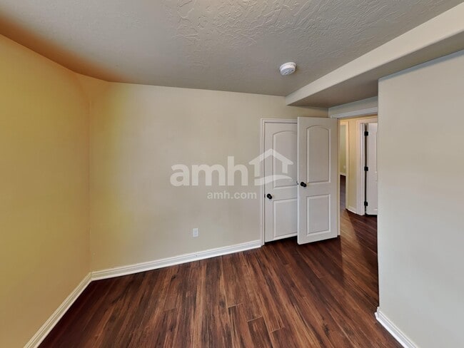 Building Photo - 2095 E Shadow Dr