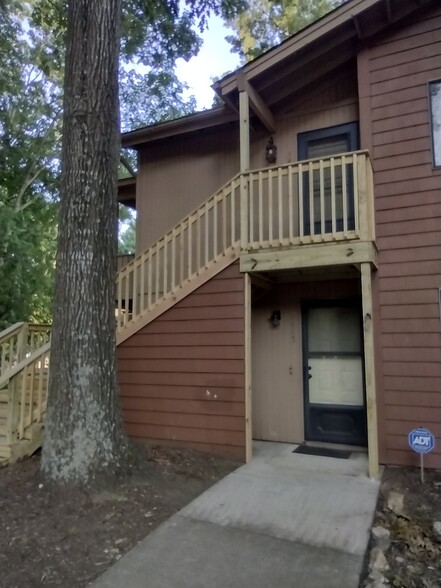 Building Photo - 1445 Riverwood Ct