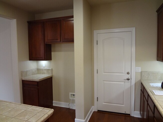 Building Photo - COMING SOON! Beautiful 5 bedroom Home in Lincoln Crossing Village!