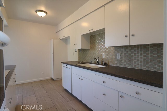 Building Photo - 6251 Coldwater Canyon Ave