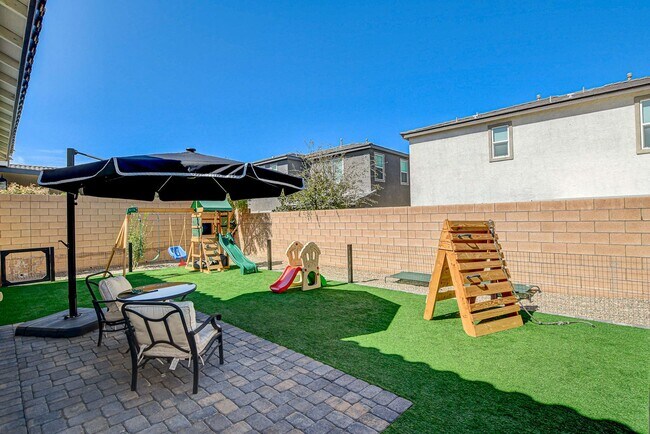 Building Photo - BEAUTIFUL 3 BED 2 BATH IN GATED MOUNTAINS ...