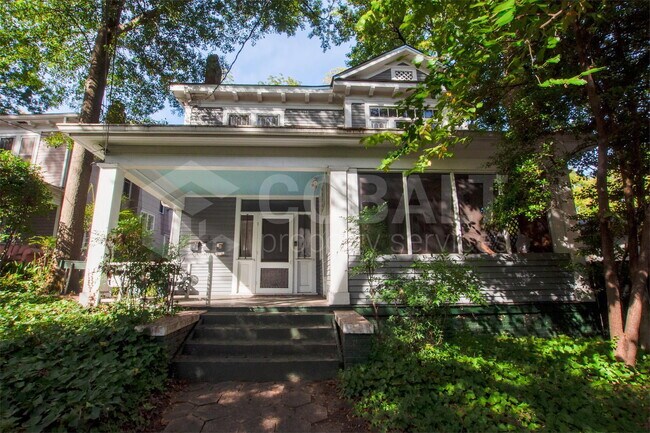 Building Photo - 856 Monroe Dr NE