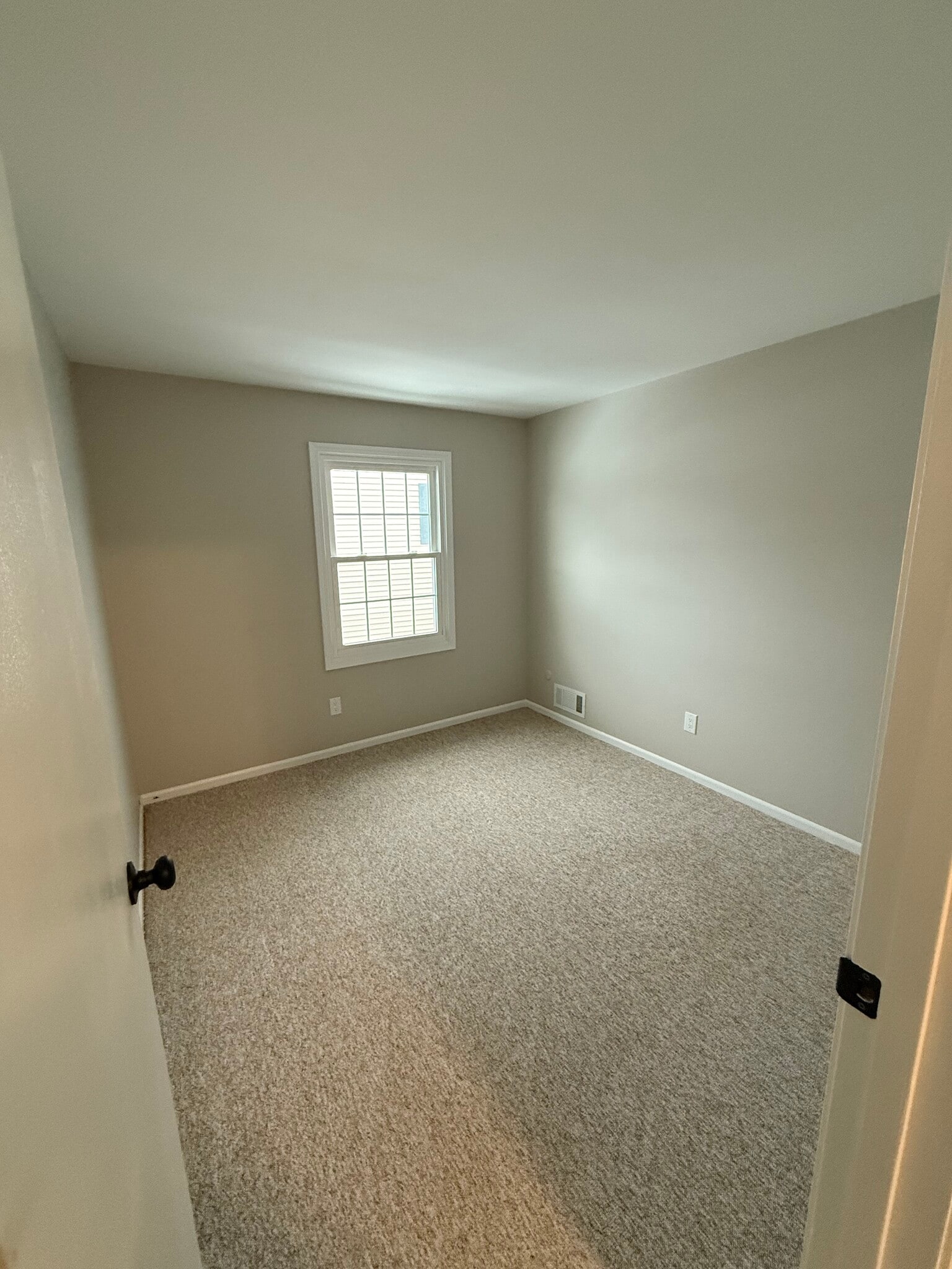 Building Photo - 12 Falcon Ln W