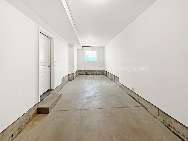 Building Photo - 8721 W Pine Valley Ln