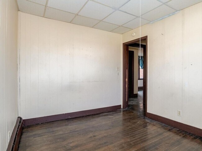 Building Photo - 1418 Lenz Ave