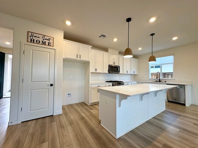 Building Photo - Beautiful Single Story in Lincoln! 4 Bedroom with no back neighbors! Beautiful Yard!