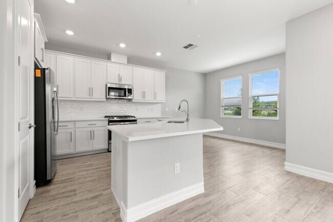 Building Photo - 4619 Almada Ln