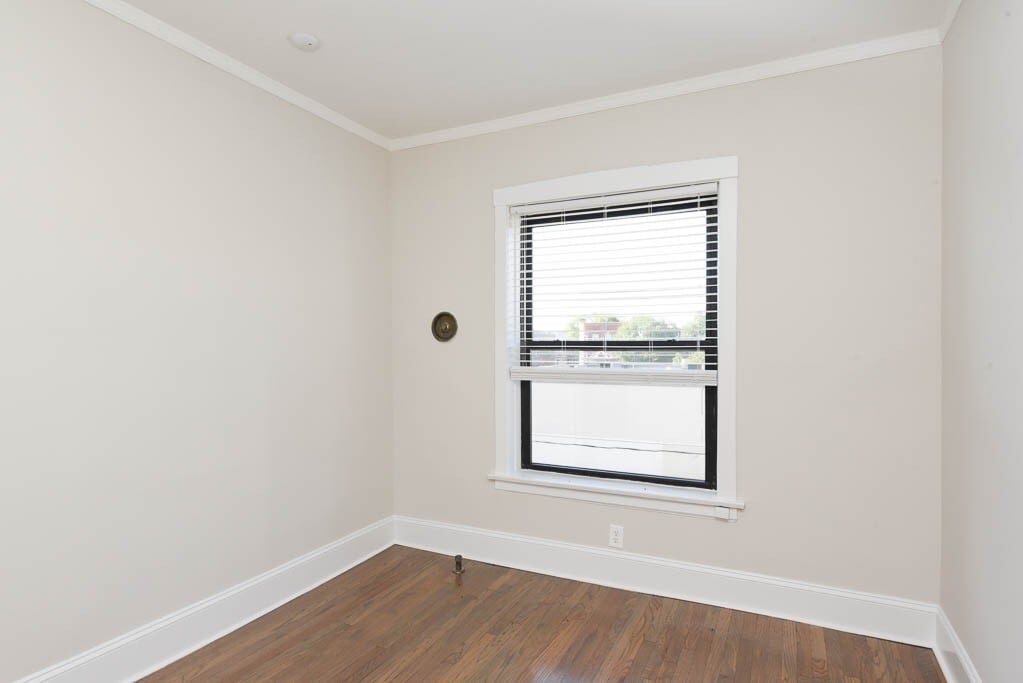 Building Photo - 2418 N Sawyer Ave