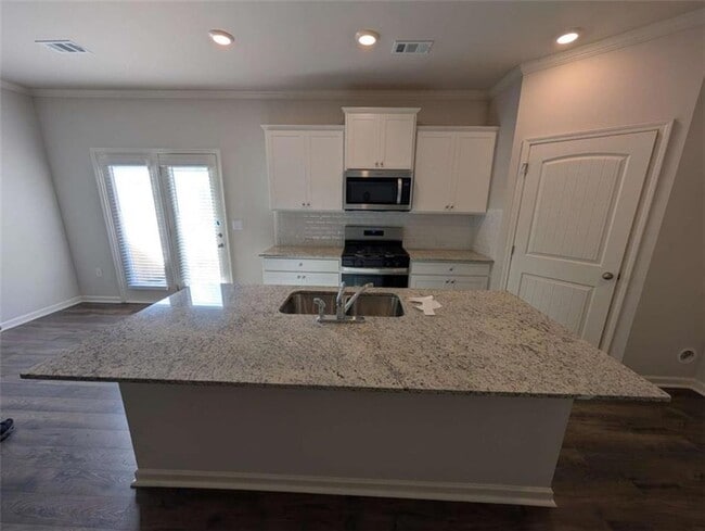 Building Photo - 2465 Poppy Ct