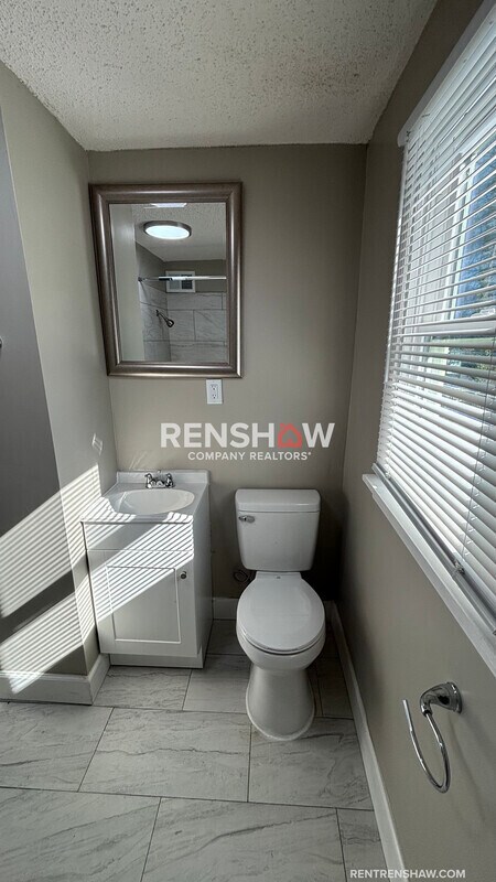 Building Photo - 1526 Railton Rd