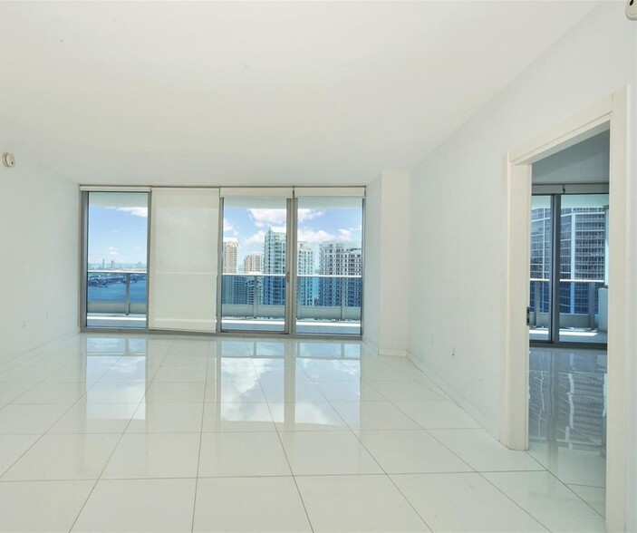 Building Photo - 200 Biscayne Boulevard Way