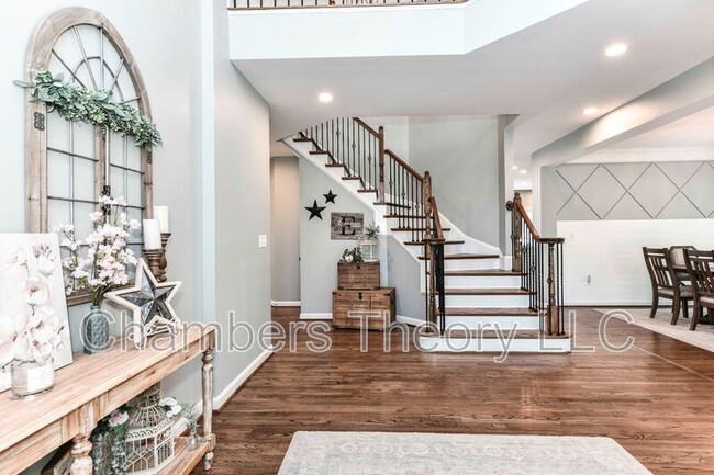 Building Photo - 25798 S Village Dr