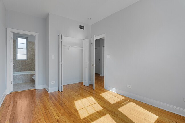 Building Photo - 7328 N Damen Ave