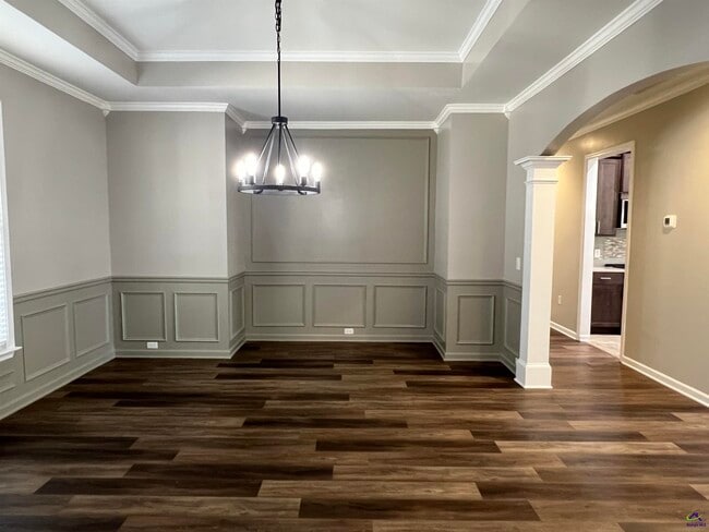 Building Photo - 210 Hearthwood Dr