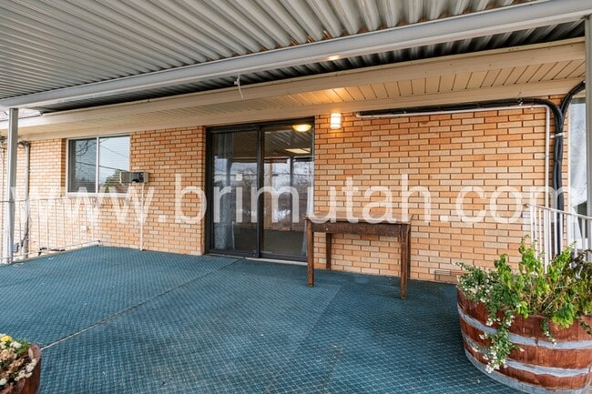 Building Photo - 3608 Eastwood Dr