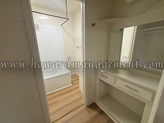 Building Photo - 00457BO