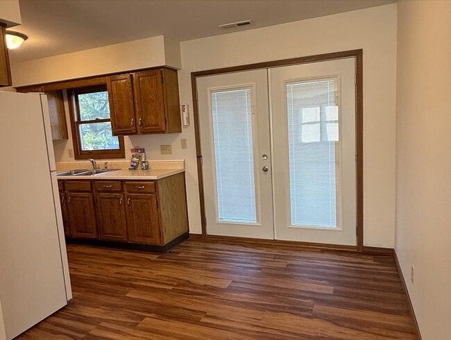 Building Photo - 910 N Meridian St Rd