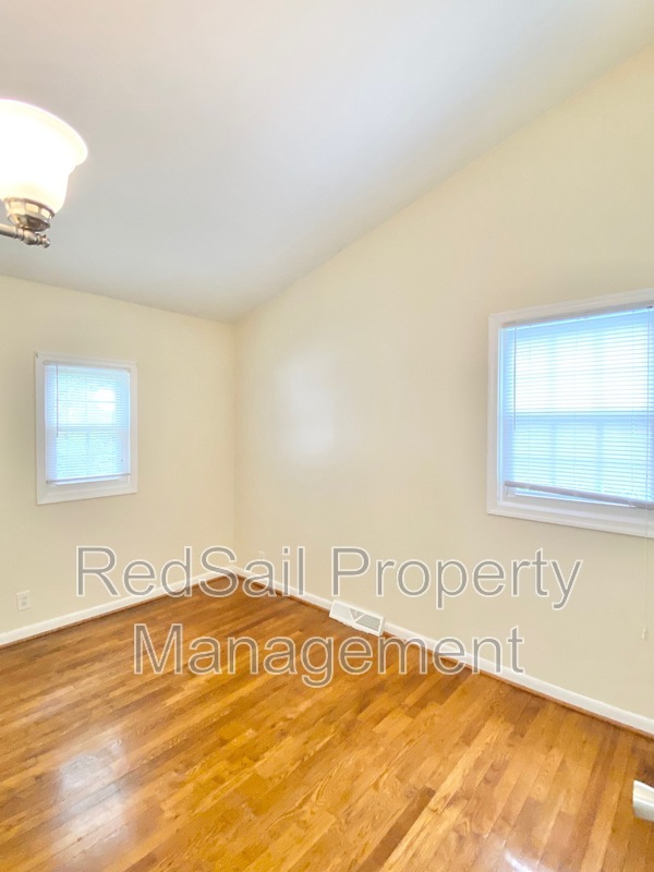 Building Photo - 710 72nd St