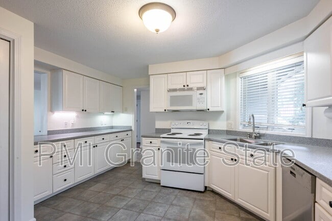 Building Photo - 44 Walden Pond Dr