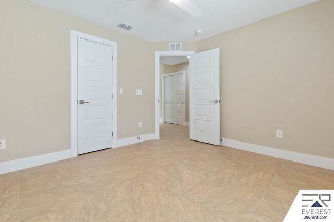 Building Photo - 1 Zaftig Ct