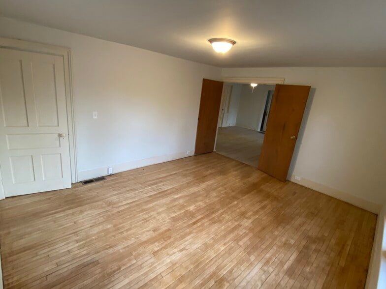 Building Photo - 49 Grove St