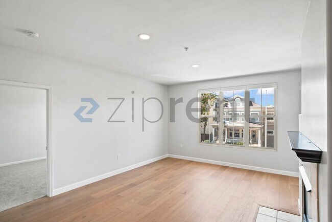 Building Photo - Unit 201