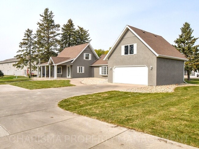 Building Photo - RARE FIND! 4 BEDROOM, 2 BATH HOUSE ON 1/2 ACRE LOT; INCLUDES GAS FIREPLACE, WOOD BURNING FIREPLAC...