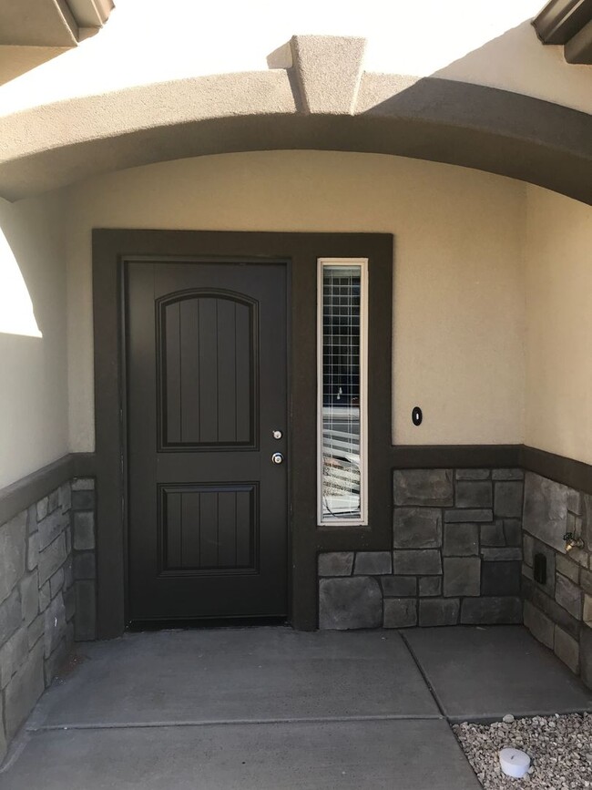 Primary Photo - Very nice Townhouse in Santa Clara, with a...