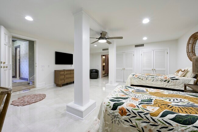 Building Photo - 1125 N Flagler Dr