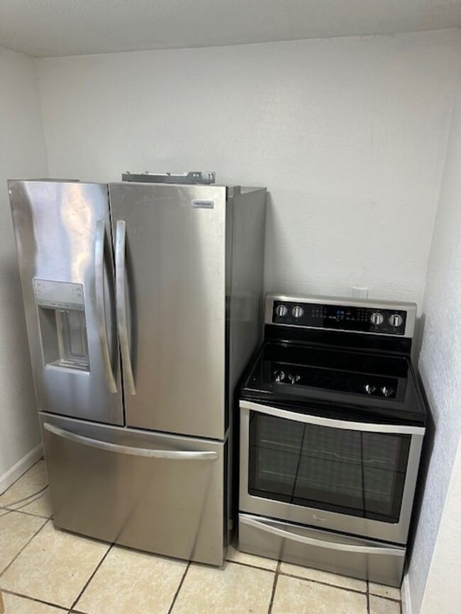 Building Photo - JP - Early