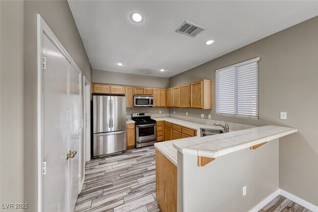 Building Photo - 7237 Twin Maples Ct