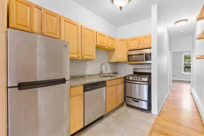 Primary Photo - 719 Adams St
