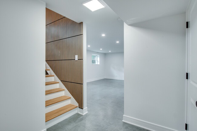 Building Photo - 1108 Emerald Dr
