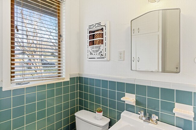 Building Photo - Centrally Located - Minutes from Dell Children's Hospital