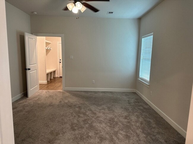 Building Photo - 113 Creekside Ln
