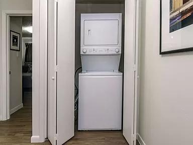 Building Photo - 1915 Fairlawn Ln