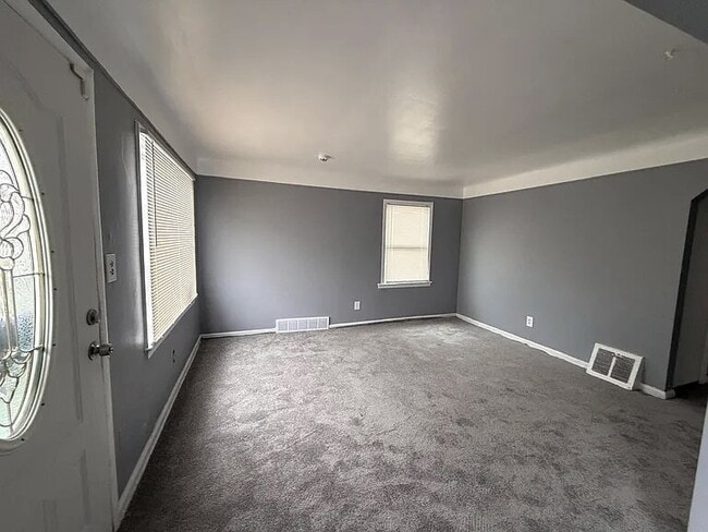 Building Photo - ELEGANT HOME