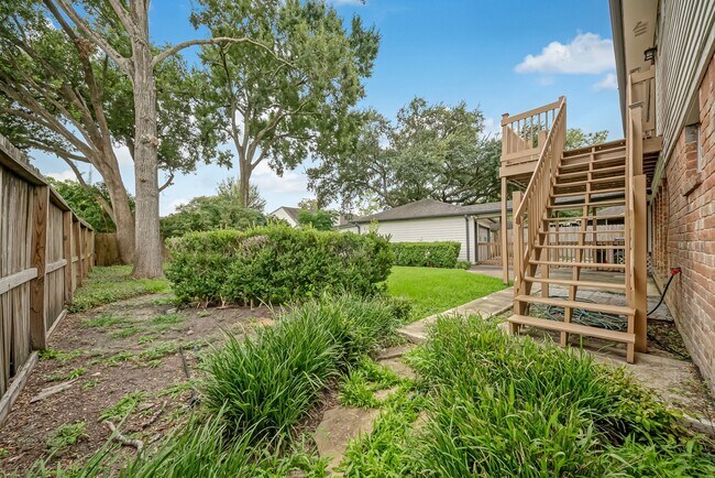 Building Photo - 16326 Heatherdale Dr