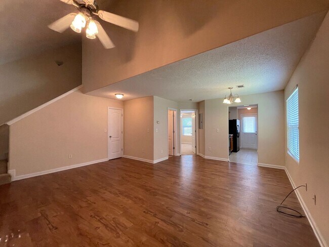 Building Photo - ROOMMATE MATCHING HOME ONLY! PRE-LEASING FOR AUGUST 1 2026! 1/2 Off Deposit!