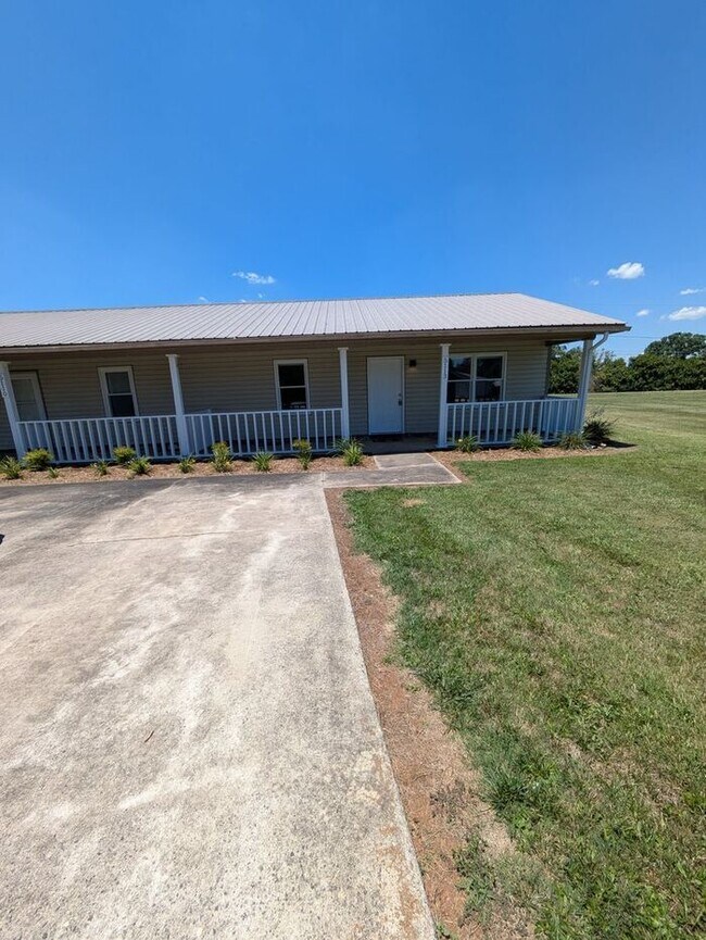 Building Photo - Recently Renovated 2BD/1BA Unit at Ponderosa Village